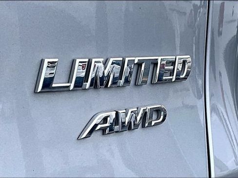 Used 2020 Toyota RAV4 Limited AWD/4WD image 23