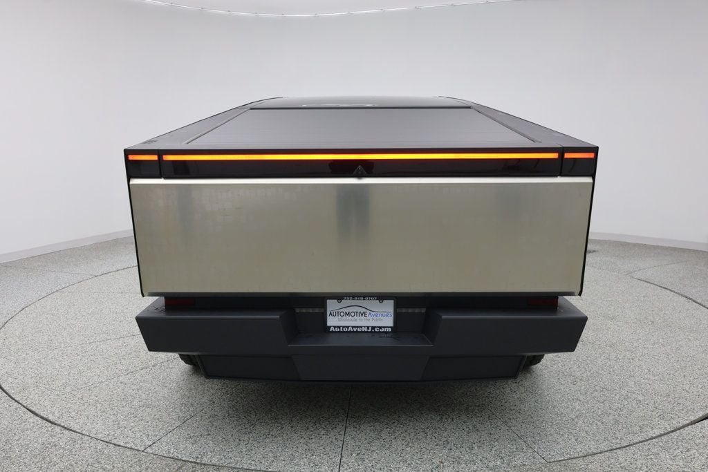 Used 2025 Tesla Cybertruck AWD Crew Cab image 4