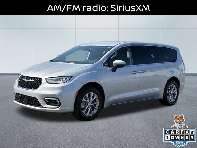 Used 2023 Chrysler Pacifica Touring-L AWD/4WD image 7