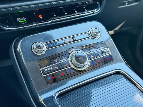 Used 2022 Lincoln Nautilus Reserve image 16