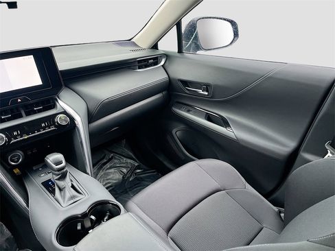 Used 2024 Toyota Venza LE image 22