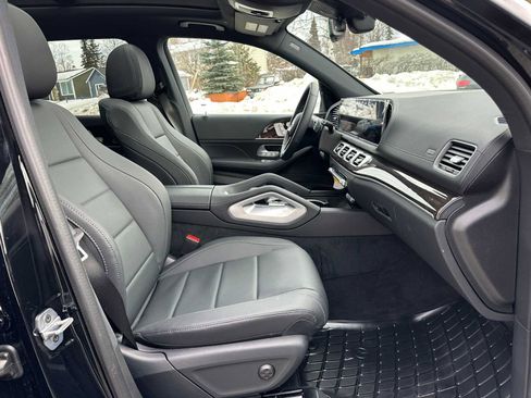 Used 2026 Mercedes-Benz GLS 450 4MATIC image 11