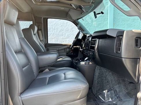 Used 2017 GMC Savana 2500 Extended RWD image 21