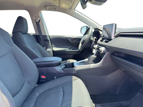 Used 2023 Toyota RAV4 LE FWD image 17