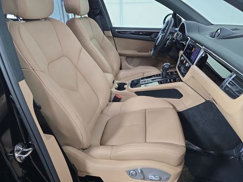 Certified 2025 Porsche Macan image 27