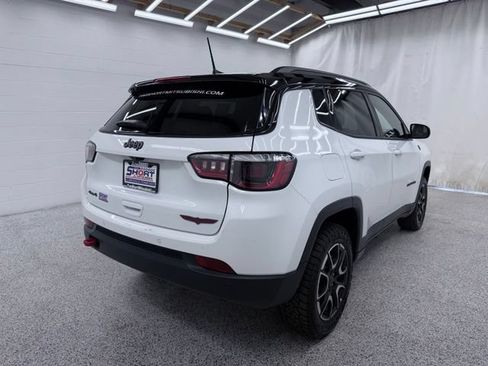 Used 2025 Jeep Compass Trailhawk AWD/4WD image 2