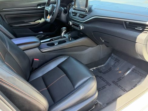 Certified 2022 Nissan Altima 2.5 SR image 13