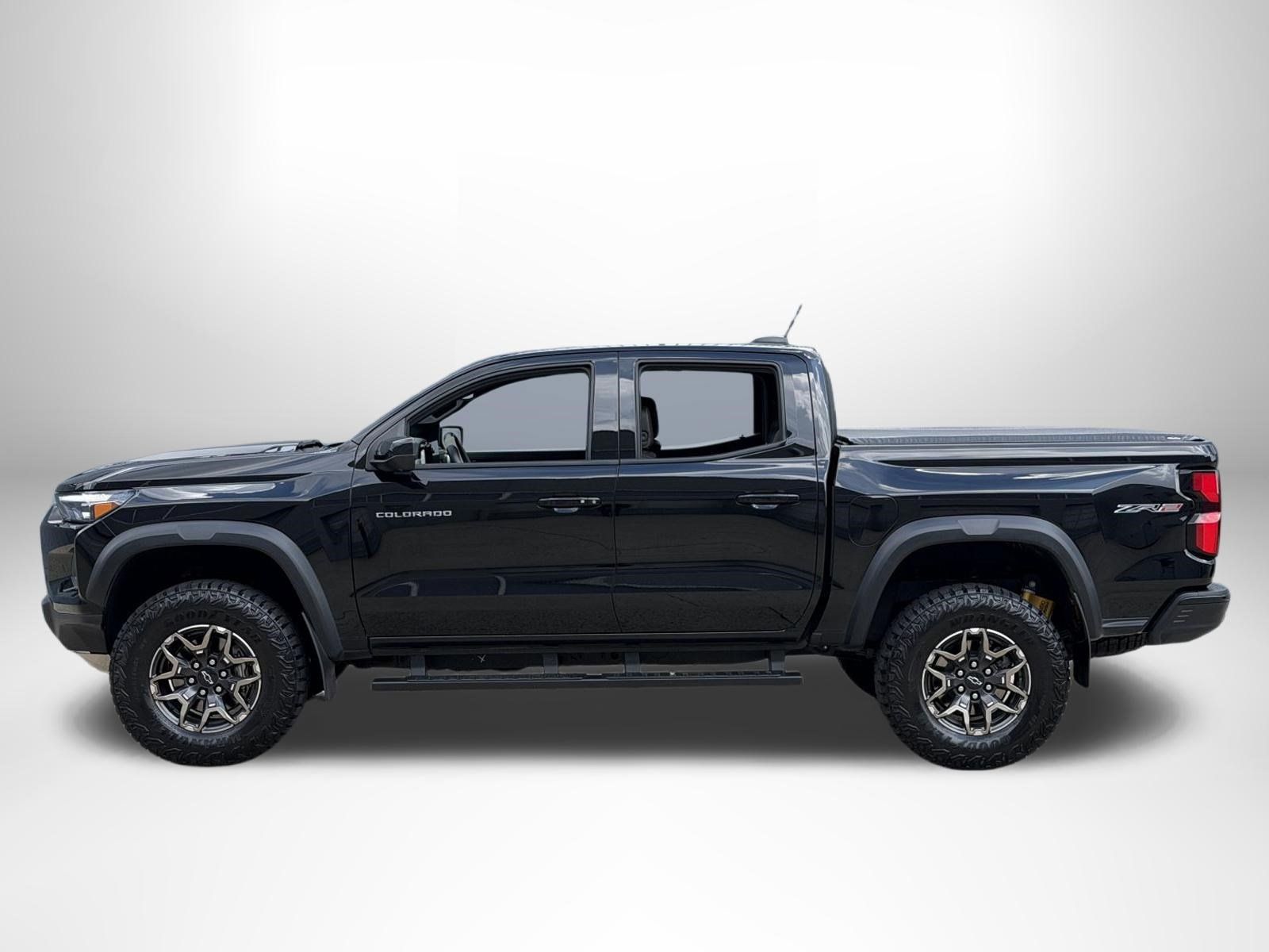 Used 2026 Chevrolet Colorado ZR2 w/ Technology Package AWD/4WD image 6