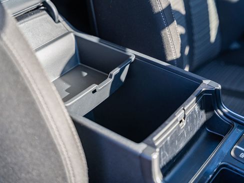 Used 2025 Kia Sorento LX image 11