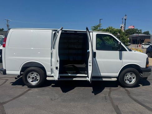 Used 2025 GMC Savana 2500 w/ Driver Convenience Package RWD image 6