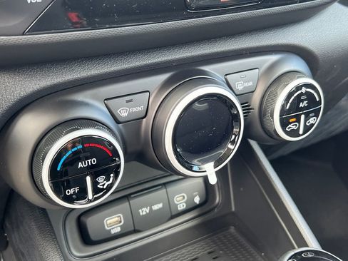 New 2025 Hyundai Venue Limited image 25