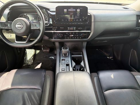 Used 2023 Nissan Pathfinder SL image 18