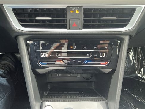 New 2026 Volkswagen Taos SE AWD/4WD image 21