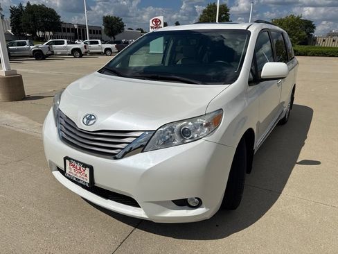 Used 2017 Toyota Sienna XLE w/ Protection Package FWD image 6
