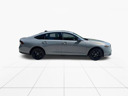 Used 2025 Honda Accord SE image 9
