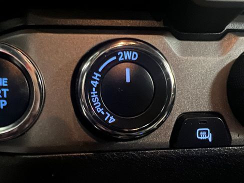 Used 2021 Toyota Tacoma TRD Off-Road AWD/4WD image 27