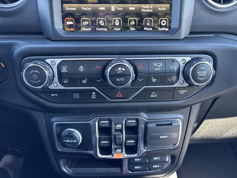 Used 2023 Jeep Wrangler Unlimited Sahara w/ Cold Weather Group image 28