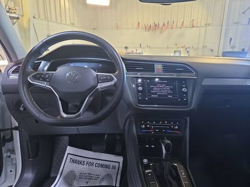 Used 2024 Volkswagen Tiguan SE FWD image 12