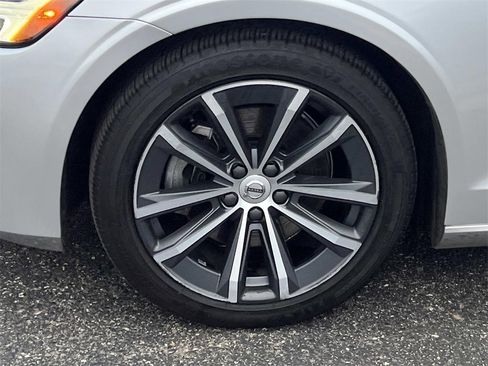 Used 2022 Volvo S60 B5 Momentum image 25
