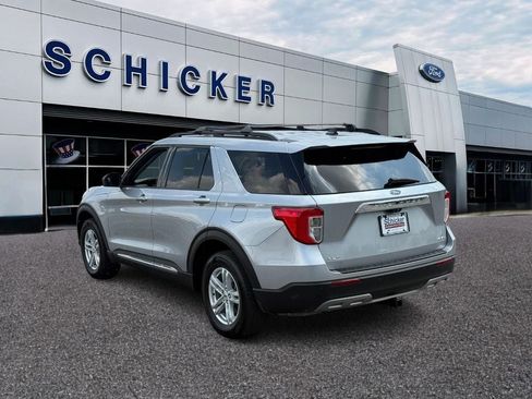 Used 2022 Ford Explorer XLT w/ Equipment Group 202A AWD/4WD image 3