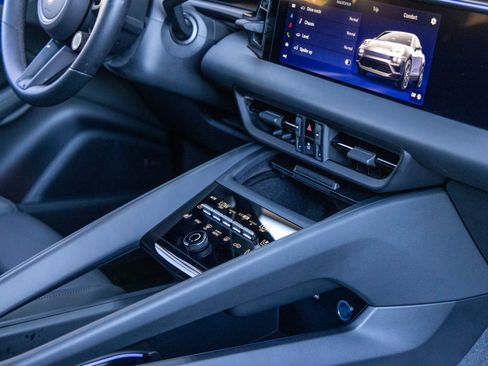 Certified 2025 Porsche Macan Electric image 54