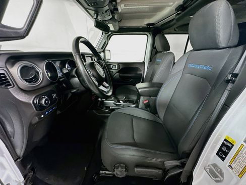 Used 2023 Jeep Wrangler Unlimited Rubicon 4xe w/ Cold Weather Group AWD/4WD image 13