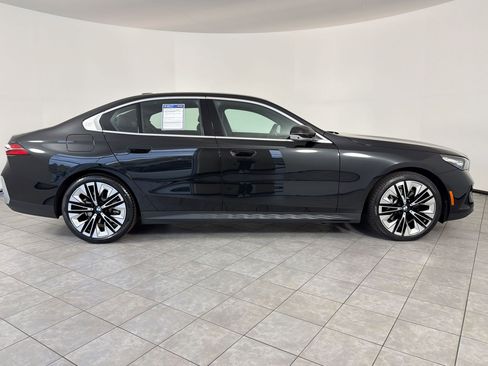 Certified 2026 BMW 530i image 8