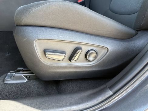 Used 2025 Toyota RAV4 XLE FWD image 19