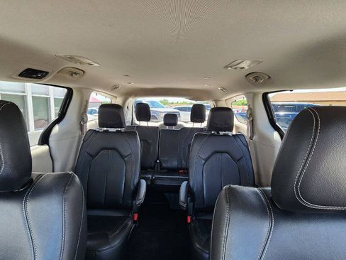 Used 2022 Chrysler Pacifica Touring-L FWD image 29