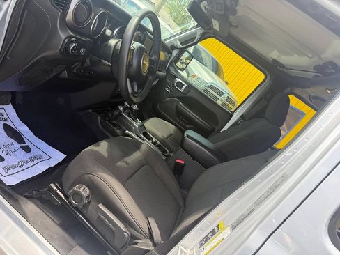 Used 2023 Jeep Gladiator Sport AWD/4WD image 15