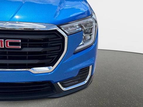 Used 2024 GMC Terrain SLE w/ Driver Convenience Package FWD image 11