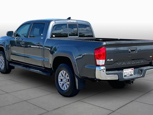 Used 2017 Toyota Tacoma SR5 AWD/4WD image 11