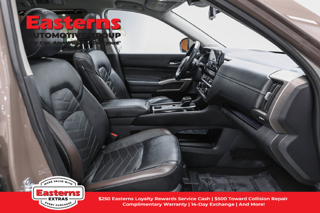 Used 2023 Nissan Pathfinder Platinum w/ Cargo Package AWD/4WD image 27