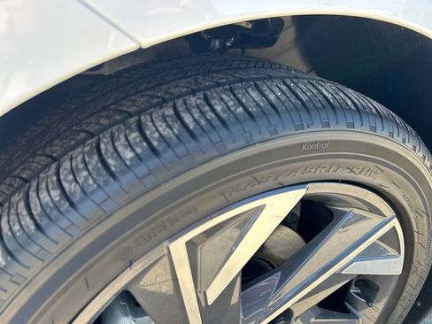 Used 2025 Hyundai Elantra SEL FWD image 24