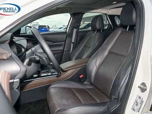 Used 2023 MAZDA CX-30 AWD 2.5 S w/ Premium Package image 6