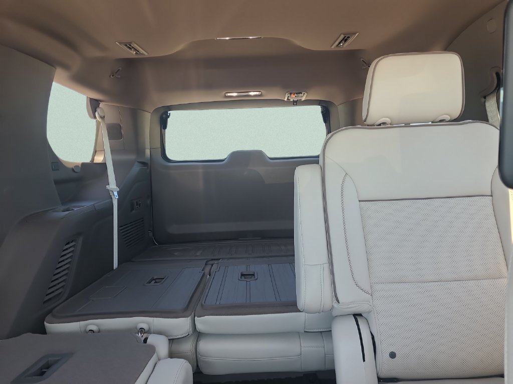 New 2026 GMC Yukon Denali w/ Denali Reserve Package AWD/4WD image 10