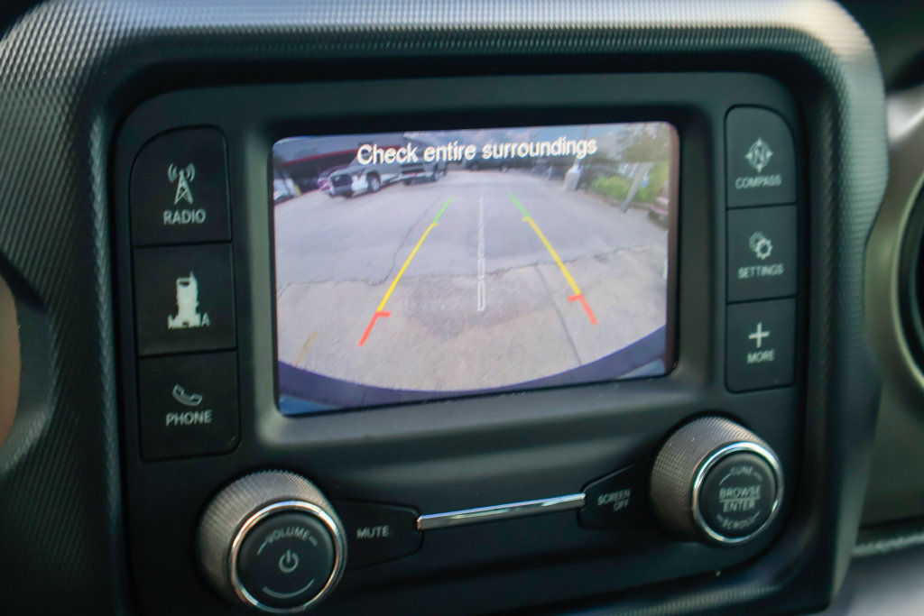 Used 2018 Jeep Wrangler Unlimited Sport AWD/4WD image 5
