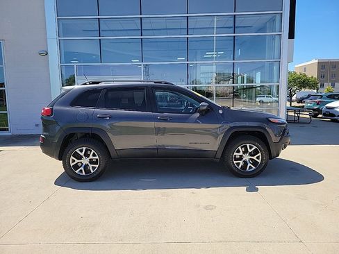 Used 2015 Jeep Cherokee Trailhawk w/ Comfort/Convenience Group AWD/4WD image 4