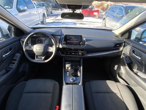 Used 2025 Nissan Rogue SV image 31