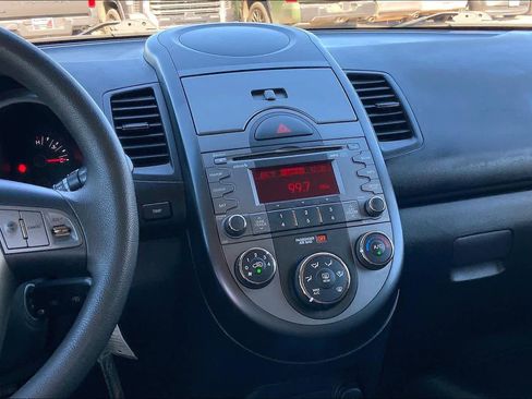 Used 2011 Kia Soul + image 6