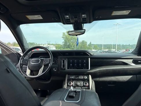 Used 2021 GMC Yukon Denali w/ Denali Premium Package AWD/4WD image 22