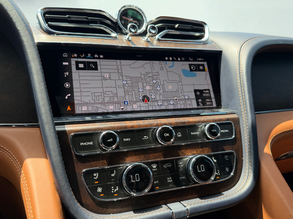 Used 2023 Bentley Bentayga AWD/4WD image 16