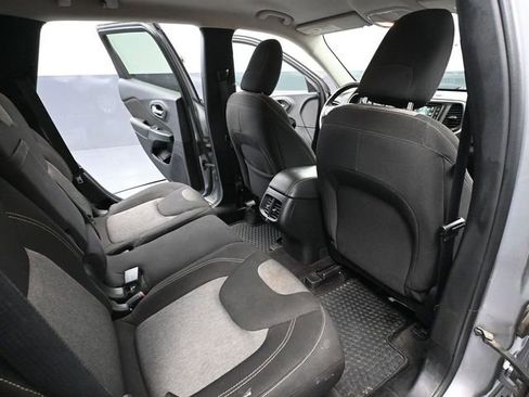 Used 2017 Jeep Cherokee Sport w/ Cold Weather Group image 39