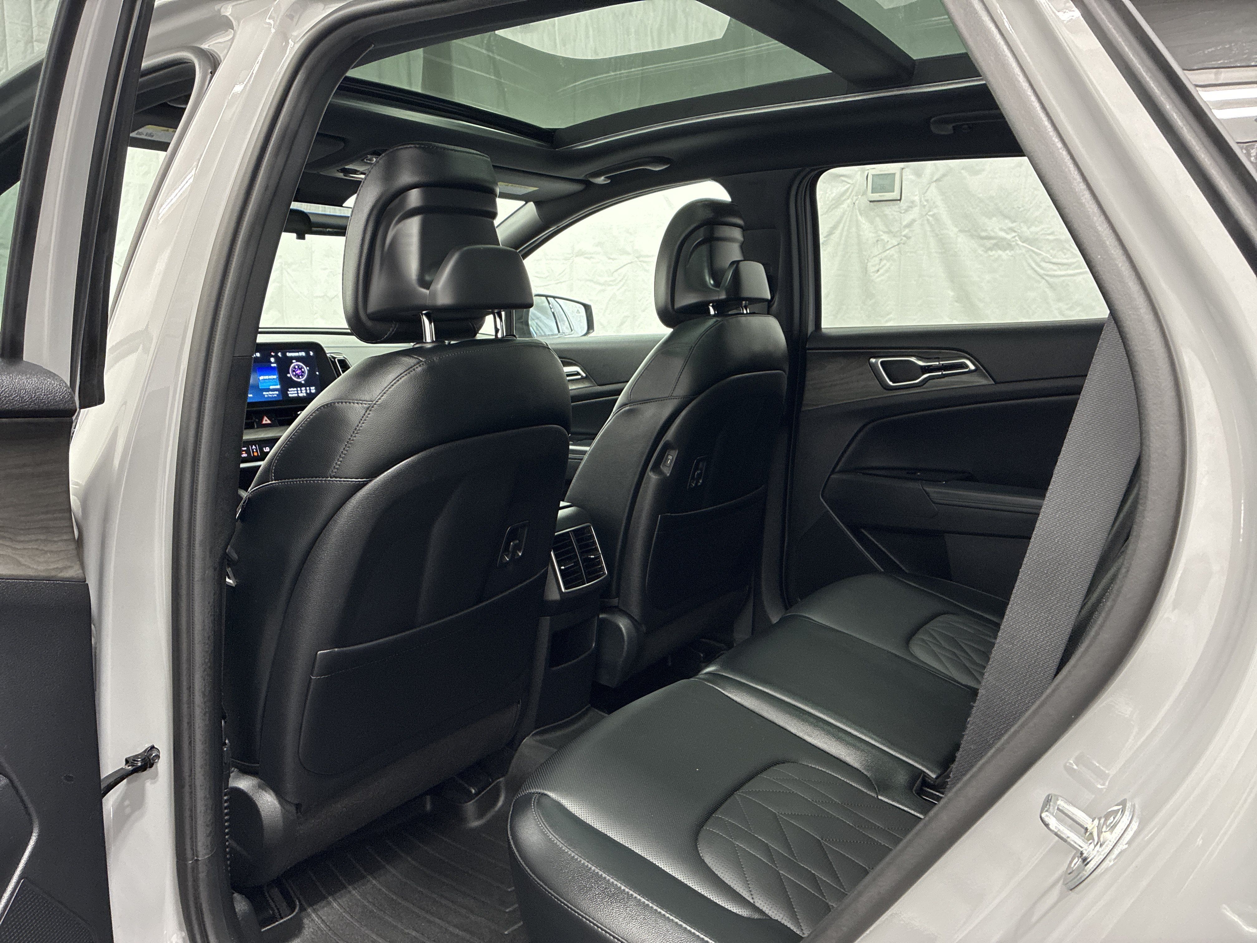Certified 2025 Kia Sportage X-Line w/ Premium Package AWD/4WD image 11