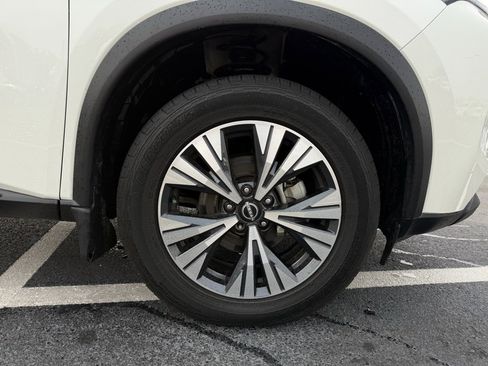 Used 2023 Nissan Rogue SV image 32