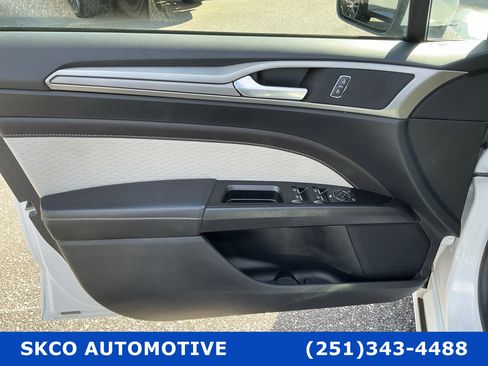Used 2020 Ford Fusion SE w/ Equipment Group 151A image 12