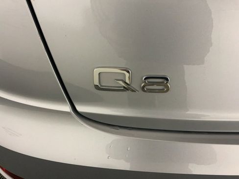 Used 2022 Audi Q8 Premium image 17