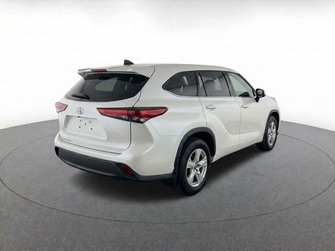 Used 2022 Toyota Highlander L FWD image 5