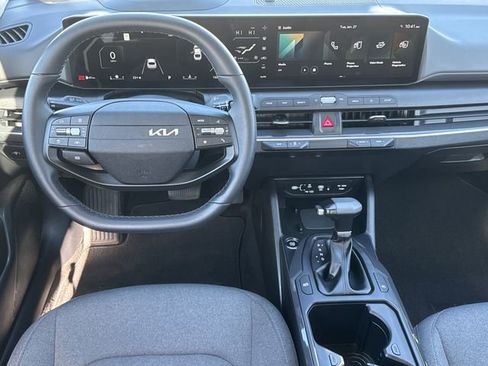 Used 2025 Kia K4 EX image 8