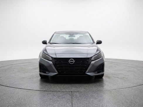 Used 2025 Nissan Altima 2.5 SV FWD image 2